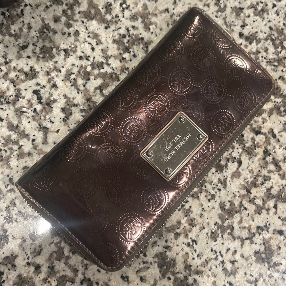 Micheal Kors Zipper Wallet